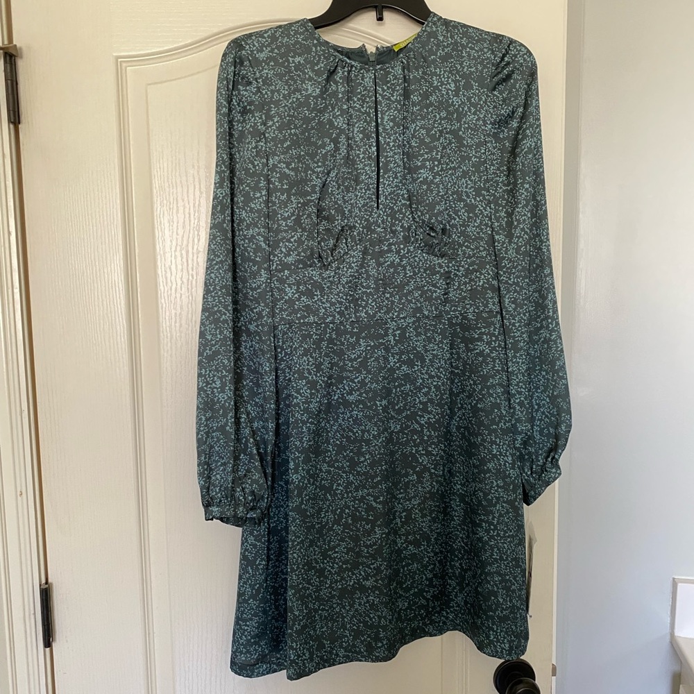 Gianni Bini floral pattern dress with keyhole neck NWT size 6